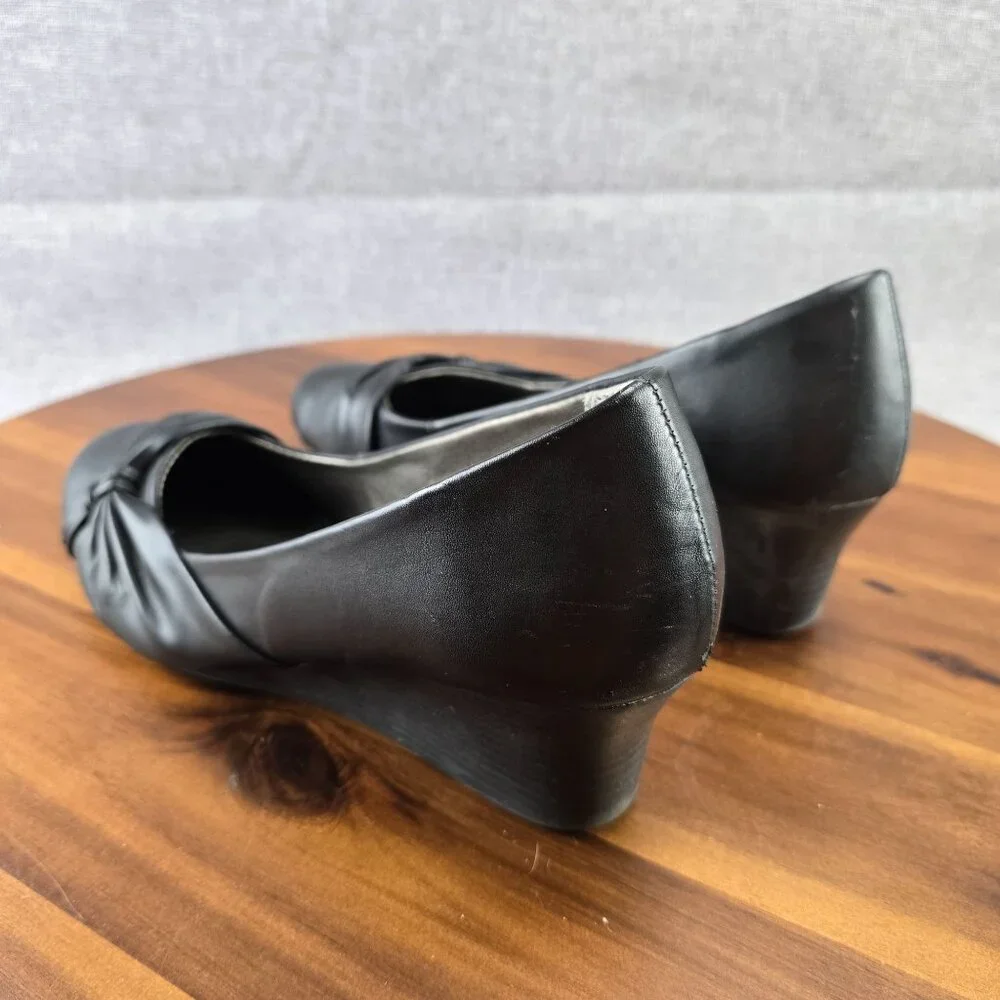Black Wedge Heels With Knotted Detail By B.O.C. Women's‎ Size 10
